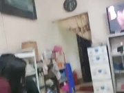 《探秘金三角》广东光头哥的大屌兄弟夜扫淫窝50万盾包夜零零后嫩妹一次就把人干哭了不让干执意要走人