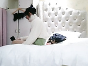 演绎给钱眼镜苗条妹子要求啪啪厕所足交 床上大力猛操呻吟娇喘非常诱人