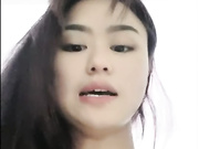 高颜值红唇性感妹子舔弄炮友口交啪啪，口硬上位骑乘后入大力撞击，特写视角呻吟娇喘诱人