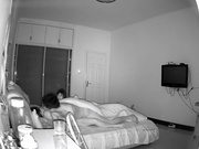 黑客破解家庭网络摄像头偷拍夫妻做爱把孩子弄醒了媳妇一边哄孩子一边挨屌