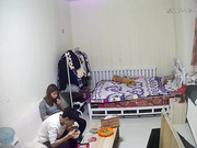 出租房網絡攝像頭黑客破解拍攝到的有點像姐弟戀的排骨哥和大波女友瘋狂愛愛 抽根煙吃點東西幹得有點猛啊 露臉高清