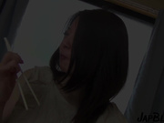 吃完饭后，她想尝尝别的... ...