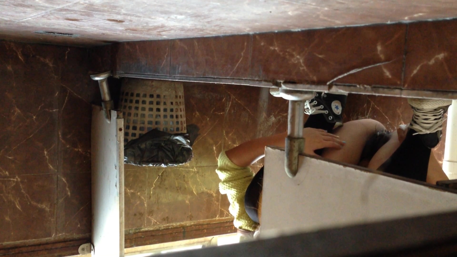 【稀有資源】某寫字樓公共女廁拍攝到的各式白領美女如廁 雪白大屁股看得誘惑十足 1080P高清