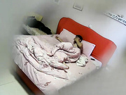 賓館鐘點房拍攝到的漢奸頭中年大叔和大奶小情人開房偷情 貌似下面毛多舔逼吃了不少毛毛 露臉高清