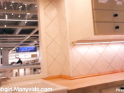 【全網首發】【最新流出】迪卡儂門事件女主角混血妹挑戰極限-在人來人往的床上用品宜家商場露出 拿假屌自慰高潮噴水 來人迅速起身 1080P高清原版