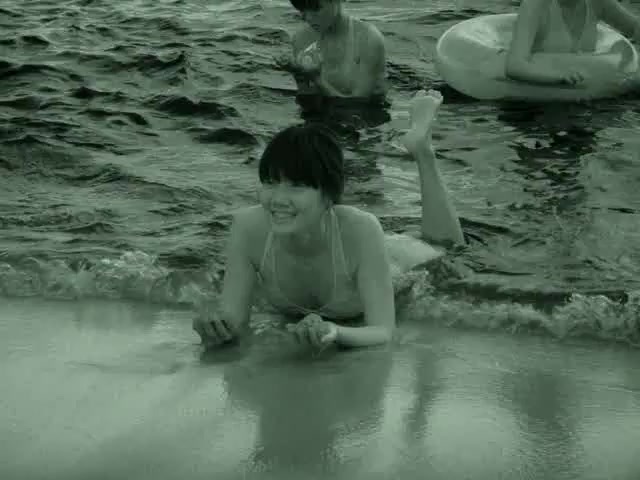 超坑爹的红外拍摄让海滩上的小姑娘们原形毕露 内裤下饱满的阴唇和乌黑的毛毛真心让人受不了