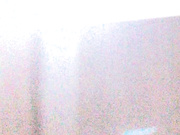 年轻少妇上完厕所就去唱歌