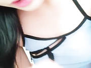 98年粉嫩骚学妹情趣肚兜诱惑，白嫩的身体娇嫩的奶子 很诱人，开档黑丝自己捏着奶子抠逼，浪叫呻吟撸管佳作