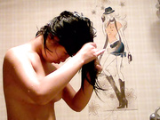 艺校美乳翘奶子嫩妹子浴室脱衣唱歌洗澡自拍2V，这歌声把我耳朵强奸了 哈哈2