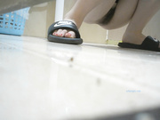 八月新流出国内厕拍大神商场突然闯入系列第八期格子短裙气质美少妇尿柱真粗