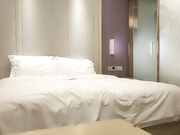 医院23岁的护士肤白貌美抠穴水汪汪暴插不止