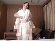 搞上與和服相配的人妻 若菜百合子