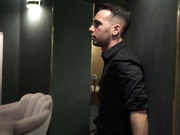 KTV里的坐台小姐与客人三人行被射在脸上