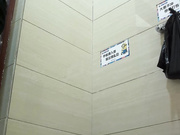 商场厕拍系列35 性感漂亮的黑丝服务员身材一流 还有个姐姐尿完先吃点东西