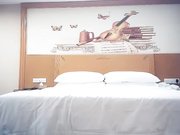 约白衣妹子口交舔逼骑乘抽插猛操呻吟娇喘