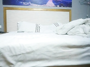 猛男探花小王子屁股下还垫哥枕头插的好深