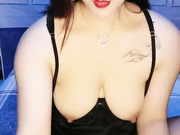 吊带妹子灰丝大长腿道具自慰喷水肛塞插菊花