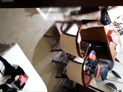 冒死躲在会所更衣间天花板偷窥个颜值不错的坐台妹子貌似在抹减肥霜