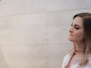 杰马克和性感的Lil浴室服务员卡拉·李做爱