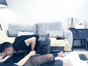 精神小伙干极品黑丝美少妇抠穴不止呻吟不停