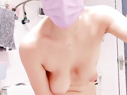 风骚少妇深夜躲在浴室里激情大秀抽插骚穴