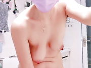 风骚少妇深夜躲在浴室里激情大秀抽插骚穴