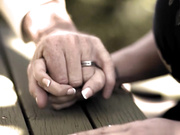 纯粹的禁忌迪·威廉姆斯和凯蒂·摩根在他们丈夫背后做爱被抓