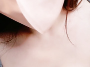 大桃小仙女大臀提起玩弄淫穴流水