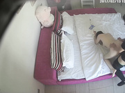 賓館鐘點房拍攝到的身材性感眼鏡妹子與四眼小夥開房愛愛 主動摳穴受不了翹臀後入幹得浪叫連連 1080P高清原版