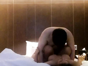 300斤胖墩肥豬哥星級酒店開房偷情私會G罩杯大奶翹臀紋身小姐姐 互相愛撫纏綿主動騎坐雞巴上扭動爽得嗷嗷直叫 露臉1080P高清