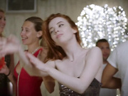 性感法国女孩在派对上被两个巨大的黑棍干了