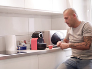 安吉丽娜达利被光头大屌破处搞得声音尖叫