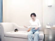 小天探花约花臂纹身嫩妹子摸逼口交沙发上操