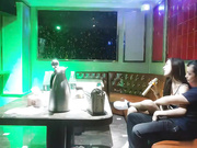 探花炮哥全网商K选妃一排美女灯红酒绿下裸体