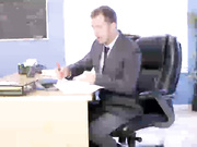 少女性爱被大屌男疯狂舔弄高潮呻吟不断